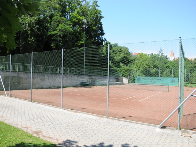 Tennisplatz herrichten